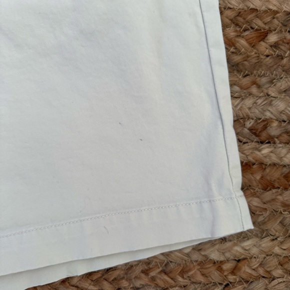 Vineyard Vines Men’s Size 42 Light Tan Khaki Shorts - Picture 3 of 6